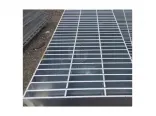 Passerella grattugiata HDG a energia solare