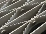 Gratturing rivettato