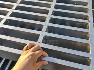 Grattugiato in acciaio pesante